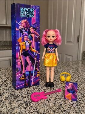 KPOP Demon Hunters Mari Doll Light Up Singing Doll w/ Accessories Open Box